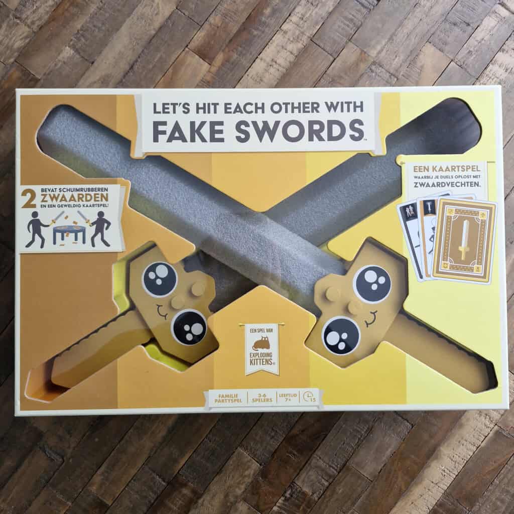 Let's hit each other with fake swords, Exploding kittens, review door Michelle