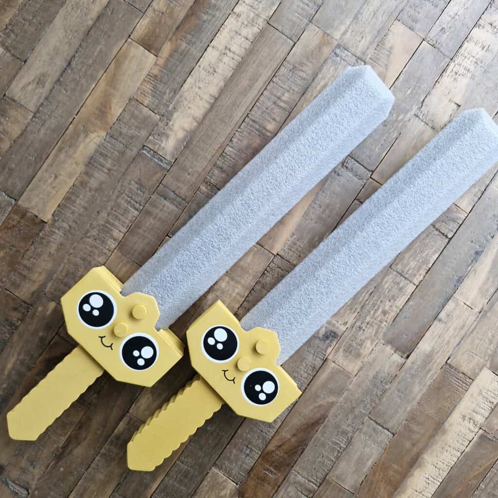 Let's hit each other with fake swords, Exploding kittens, review door Michelle